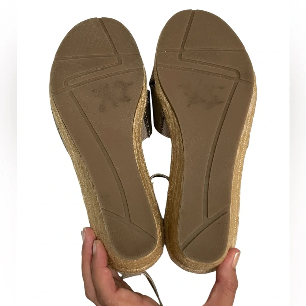 Earth Origins Natasha Wedge Heel Leather Platinum SIZE 8 - Picture 7 of 12